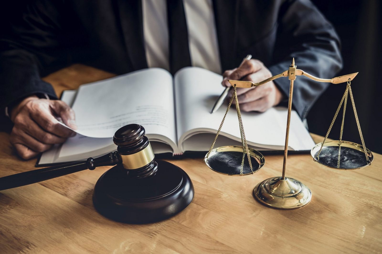 Адвокат по статті 255 ККУ – Створення, керівництво злочинною спільнотою або злочинною організацією, а також участь у ній