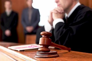 Захист в кримінальних провадженнях: Непокора 402 ККУ