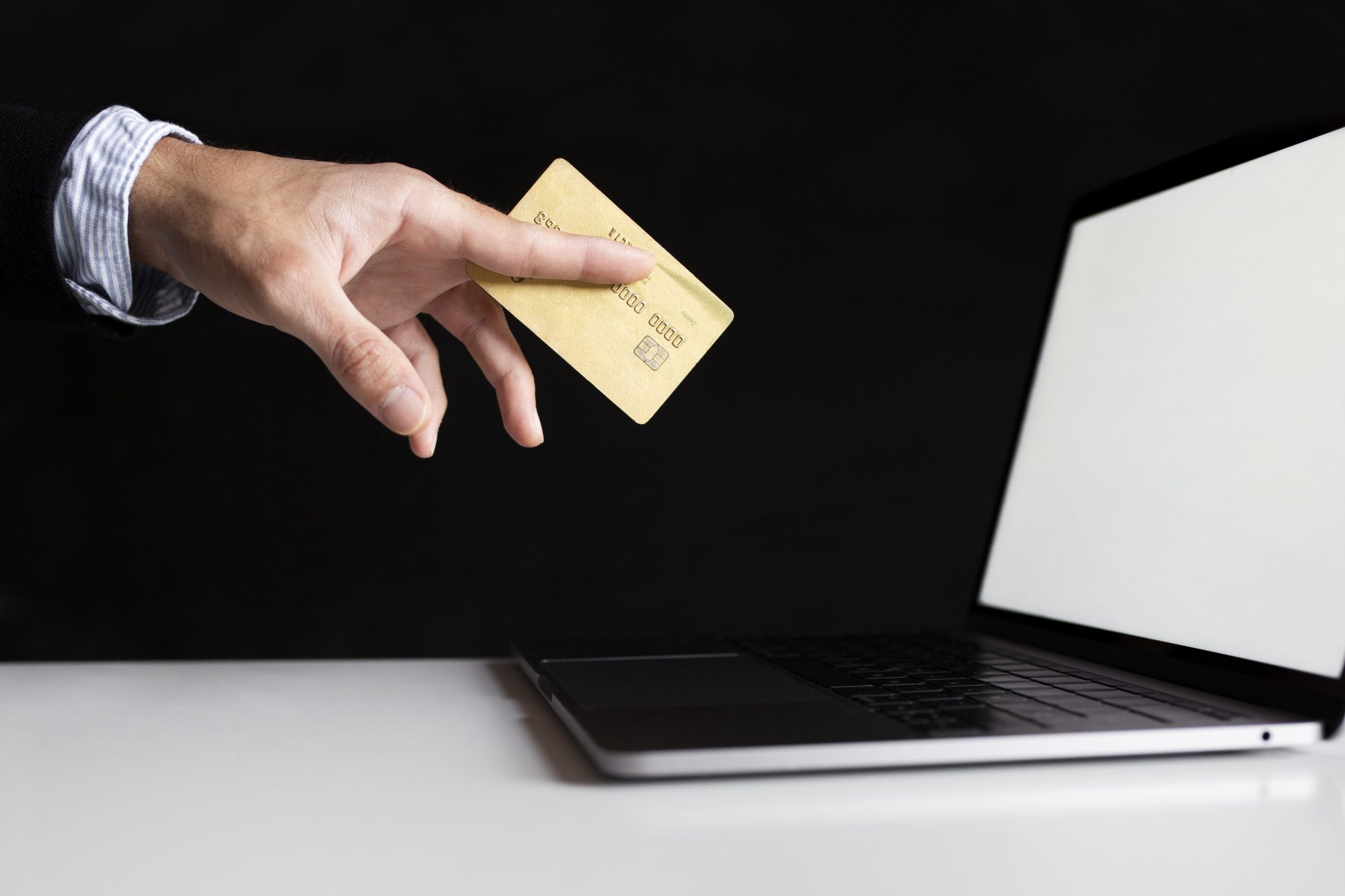 Адвокат по шахрайству за статтею 190 КК України (Шахрайство)